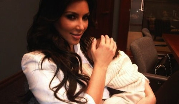 Ким Кардашьян охиндоо сайн ээж байхын тулд 8-10 цаг унтдаг